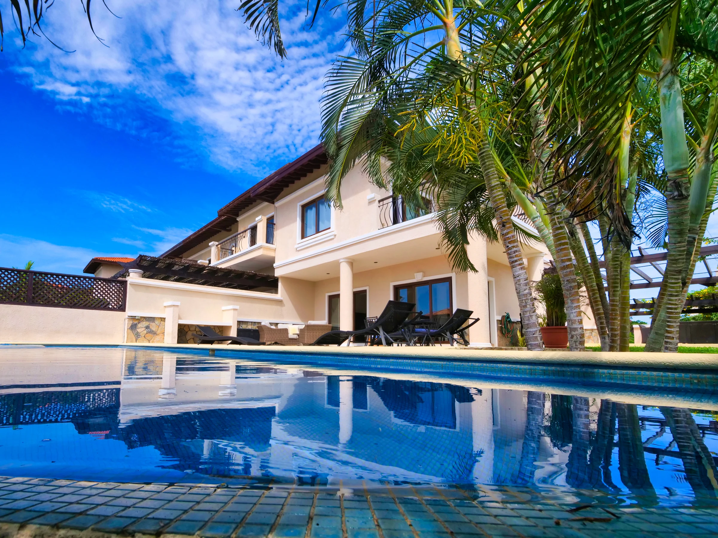 Private infinity pool and patio at 1111 Pearl Court