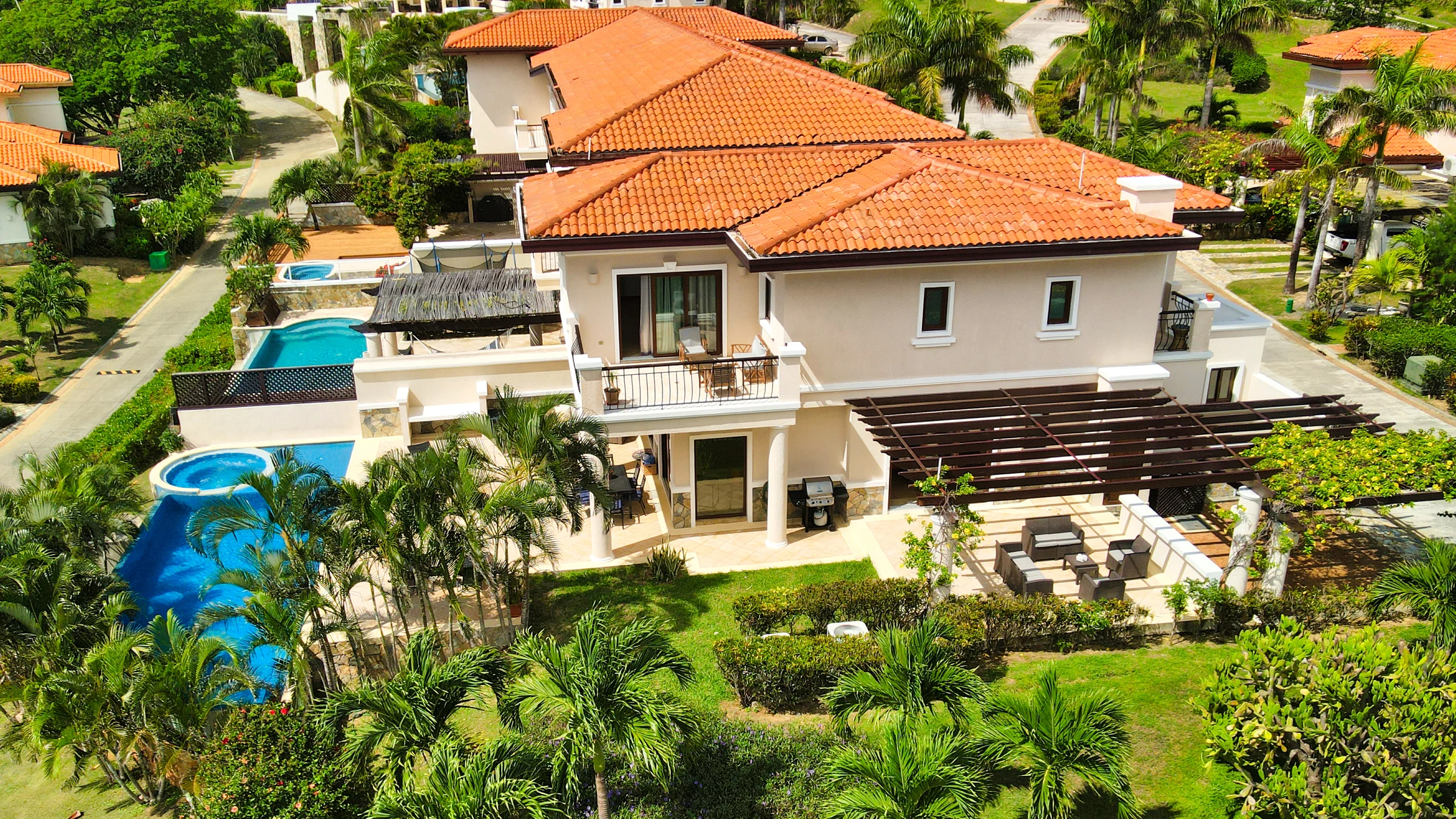 1111 Pearl Court villa and private pool inside Pristine Bay